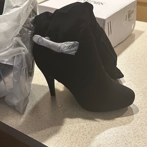 Elegant Black Heeled Boots for Women